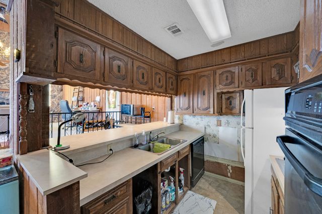 1185 Lakewood Circle, Alvarado, TX 76009