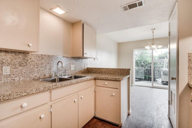 2611 Ektom DR B, Austin, TX 78745