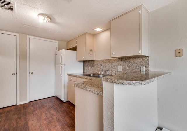 2611 Ektom DR B, Austin, TX 78745