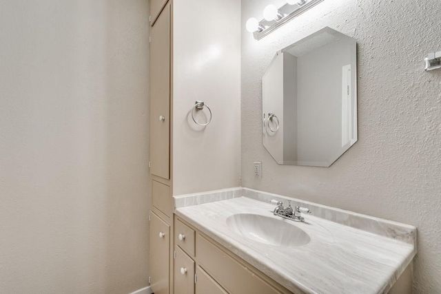 2611 Ektom DR B, Austin, TX 78745