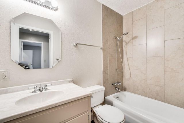 2611 Ektom DR B, Austin, TX 78745