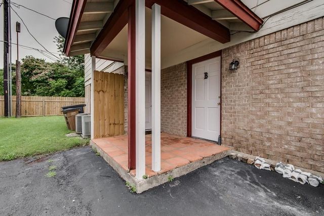 2611 Ektom DR B, Austin, TX 78745