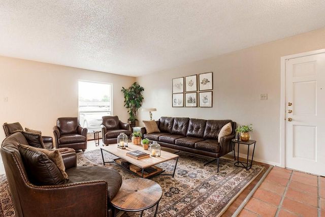 2611 Ektom DR B, Austin, TX 78745