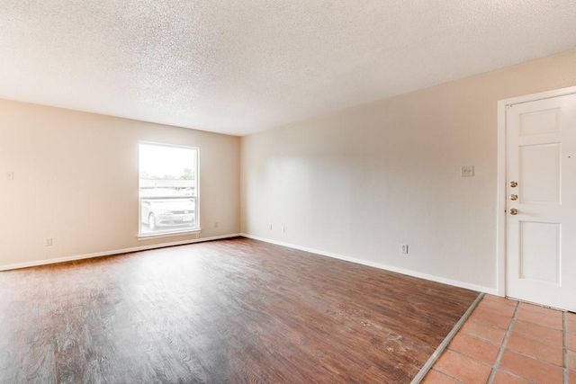 2611 Ektom DR B, Austin, TX 78745