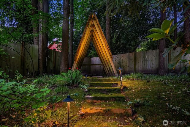 3745 88th Avenue SE, Mercer Island, WA 98040