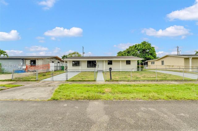 10721 SW 149th Ter, Miami, FL 33176