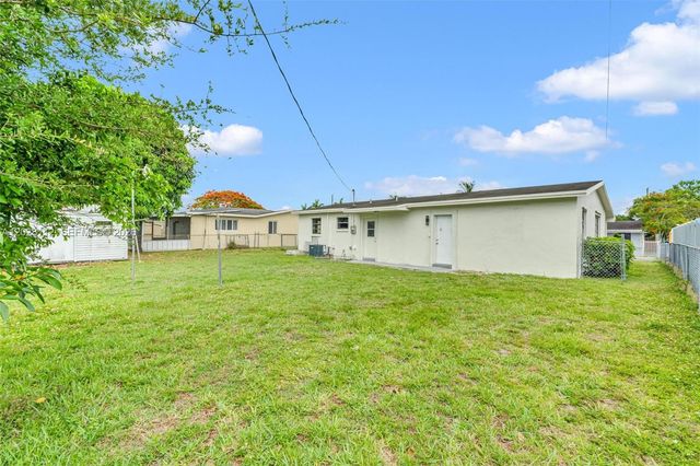 10721 SW 149th Ter, Miami, FL 33176