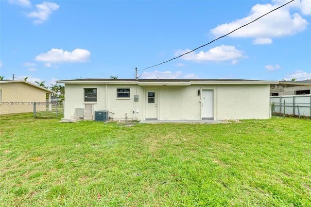 10721 SW 149th Ter, Miami, FL 33176