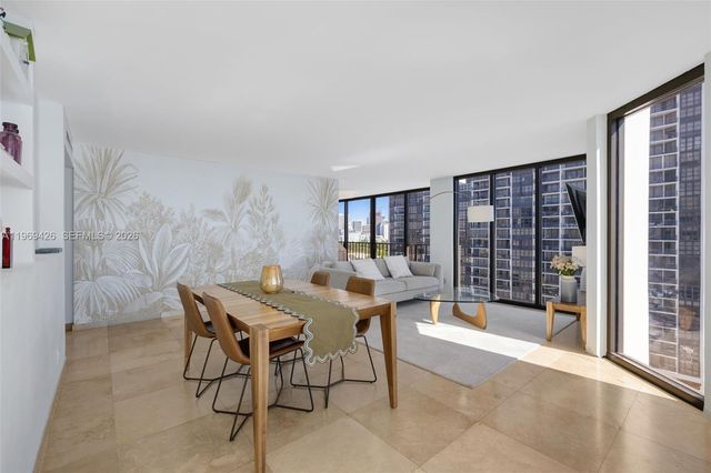 1915 Brickell Ave 1407, Miami, FL 33129