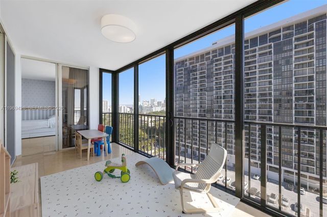 1915 Brickell Ave 1407, Miami, FL 33129