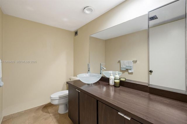 1915 Brickell Ave 1407, Miami, FL 33129