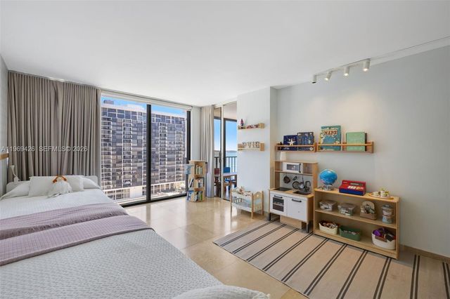 1915 Brickell Ave 1407, Miami, FL 33129