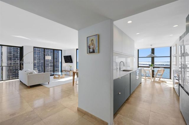 1915 Brickell Ave 1407, Miami, FL 33129