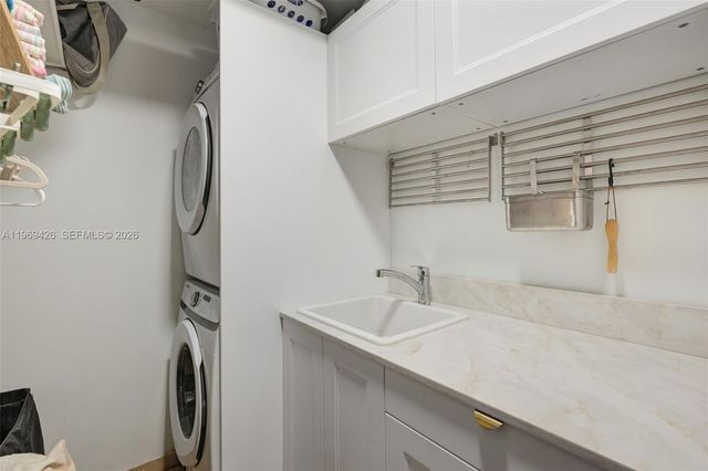 1915 Brickell Ave 1407, Miami, FL 33129