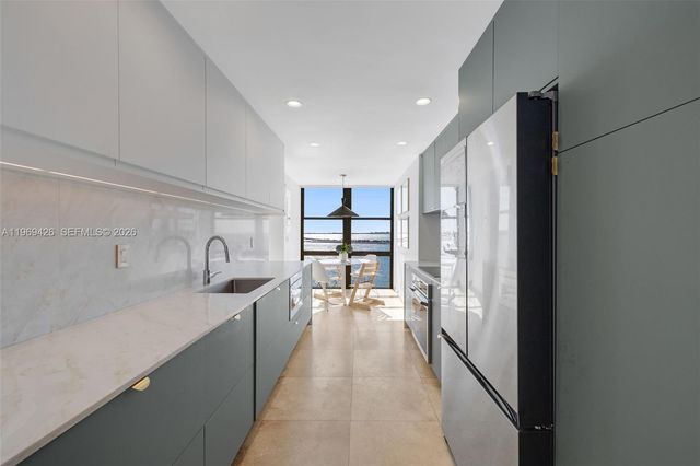 1915 Brickell Ave 1407, Miami, FL 33129