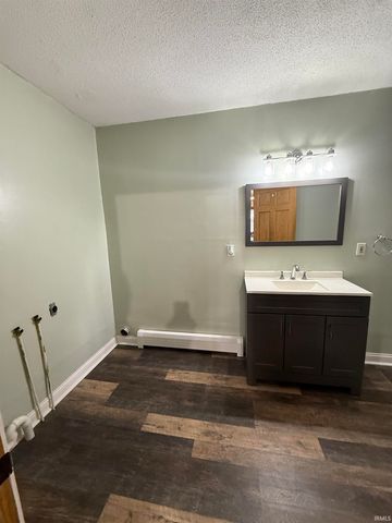 203 E 8TH Street, Warren, IN 46792