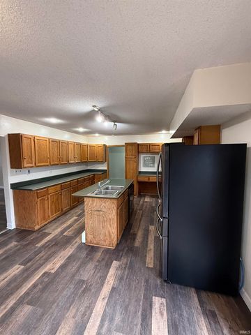 203 E 8TH Street, Warren, IN 46792