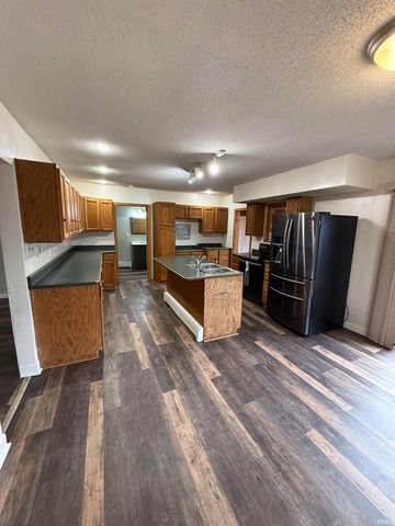 203 E 8TH Street, Warren, IN 46792