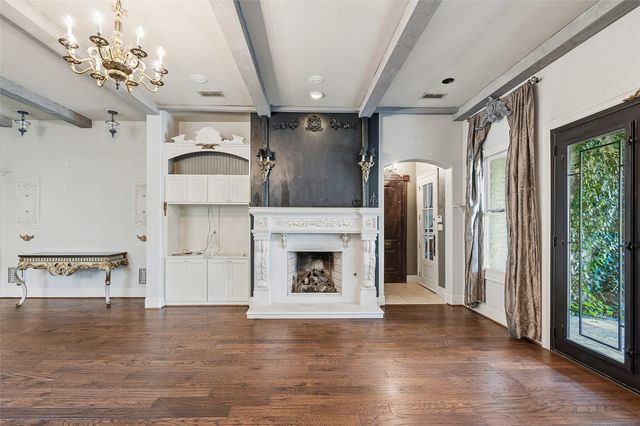 4062 Bunting Avenue, Fort Worth, TX 76107