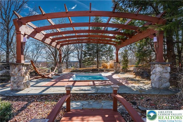 3373 Rising Sun Court, Upper Nazareth Twp, PA 18064