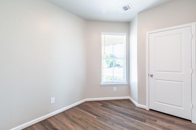 131 Park Place Circle B, Waller, TX 77484
