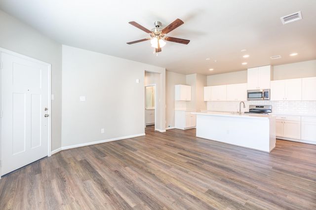 131 Park Place Circle B, Waller, TX 77484