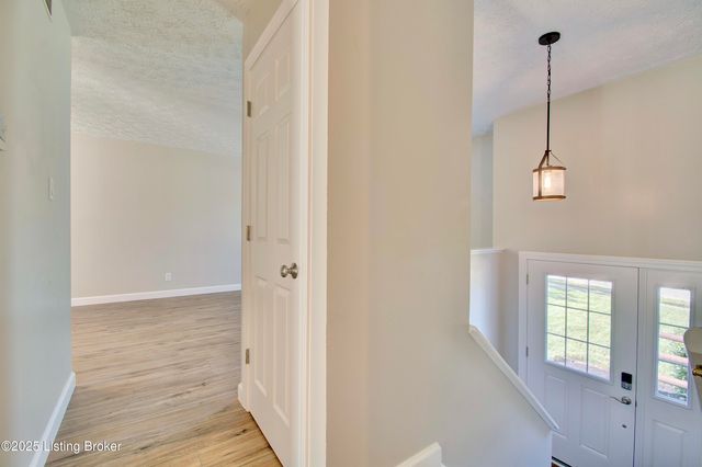6174 Ridgewood Ct, Florence, KY 41042