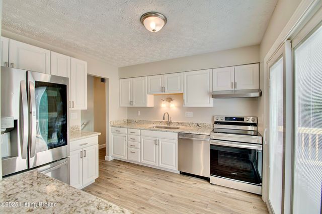 6174 Ridgewood Ct, Florence, KY 41042