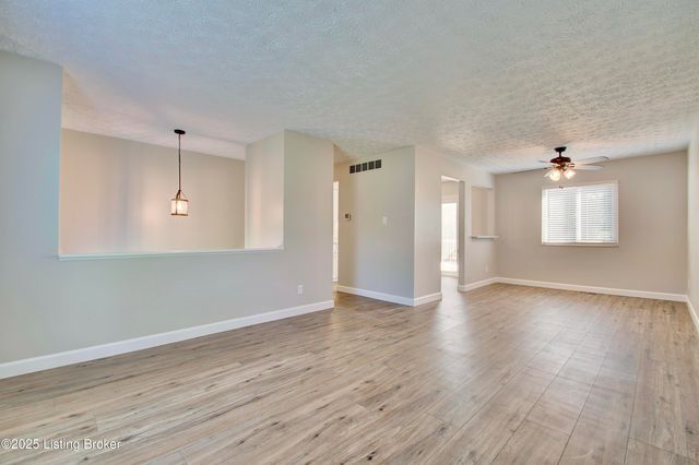 6174 Ridgewood Ct, Florence, KY 41042