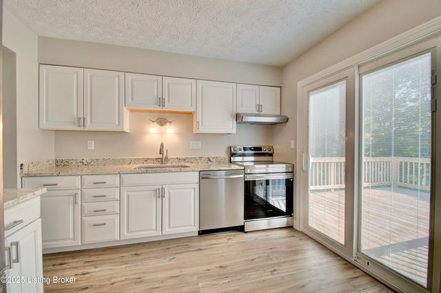 6174 Ridgewood Ct, Florence, KY 41042