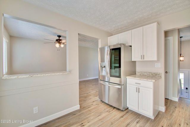 6174 Ridgewood Ct, Florence, KY 41042