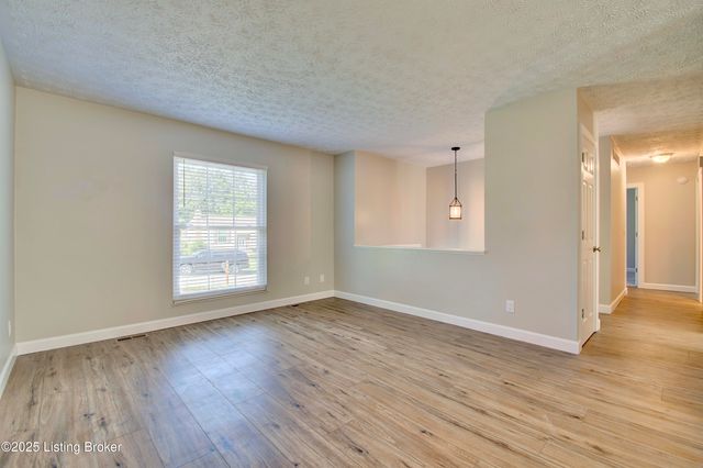 6174 Ridgewood Ct, Florence, KY 41042