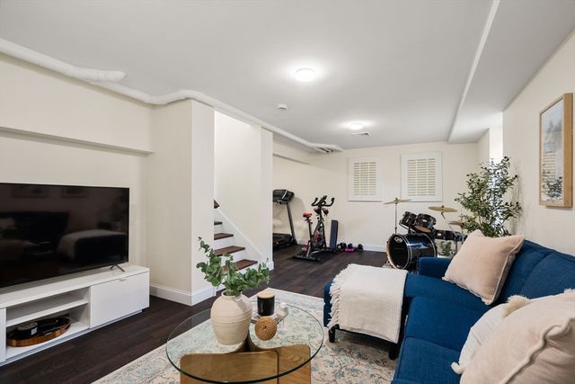 67 Ash Street, Waltham, MA 02453