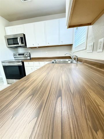 1403 Alcoa Ave, Rockdale, TX 76567