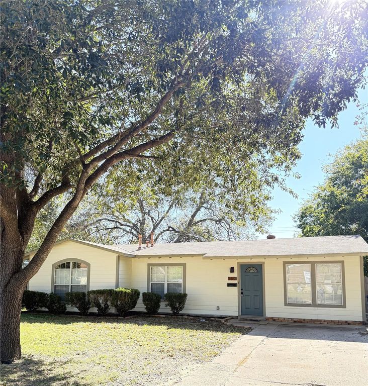 1403 Alcoa Ave, Rockdale, TX 76567