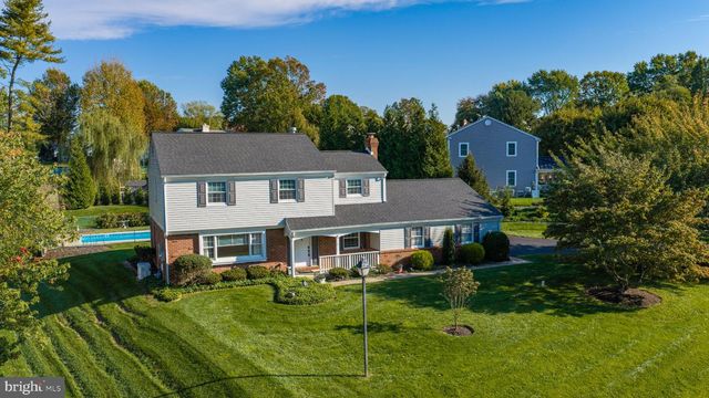 26 CARRIAGE HOUSE DR, Southampton, PA 18966