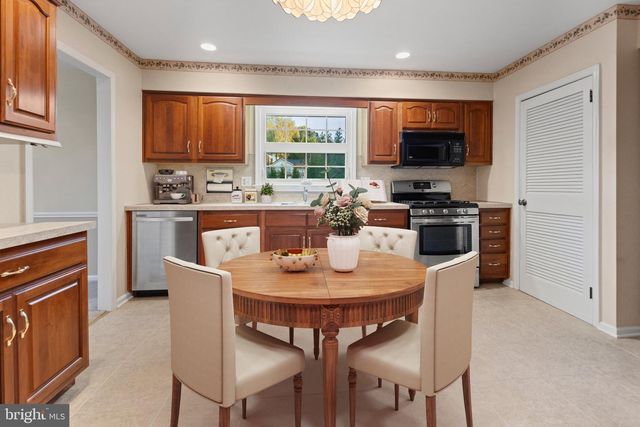 26 CARRIAGE HOUSE DR, Southampton, PA 18966