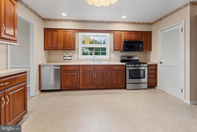 26 CARRIAGE HOUSE DR, Southampton, PA 18966