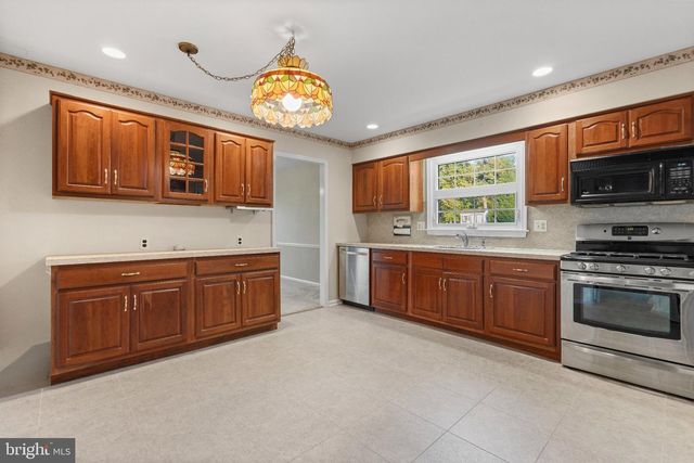 26 CARRIAGE HOUSE DR, Southampton, PA 18966