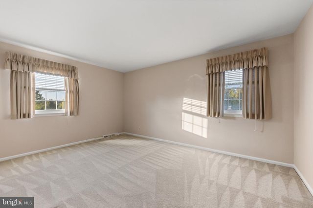 26 CARRIAGE HOUSE DR, Southampton, PA 18966
