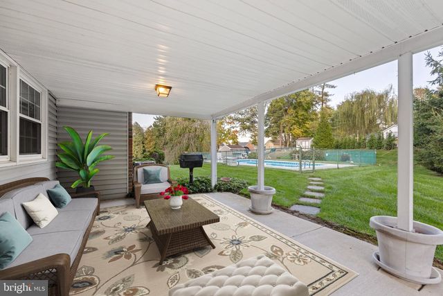 26 CARRIAGE HOUSE DR, Southampton, PA 18966