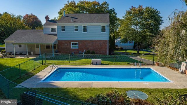 26 CARRIAGE HOUSE DR, Southampton, PA 18966
