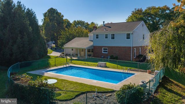 26 CARRIAGE HOUSE DR, Southampton, PA 18966