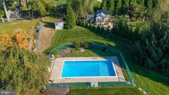26 CARRIAGE HOUSE DR, Southampton, PA 18966