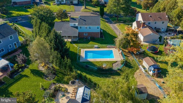 26 CARRIAGE HOUSE DR, Southampton, PA 18966