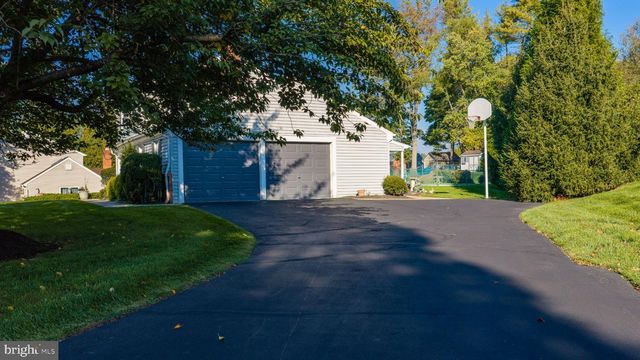 26 CARRIAGE HOUSE DR, Southampton, PA 18966
