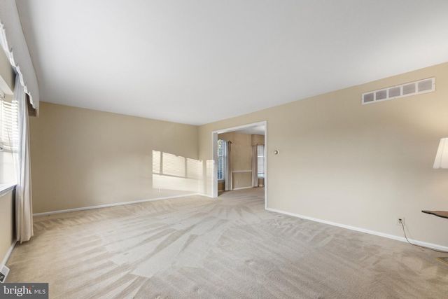 26 CARRIAGE HOUSE DR, Southampton, PA 18966