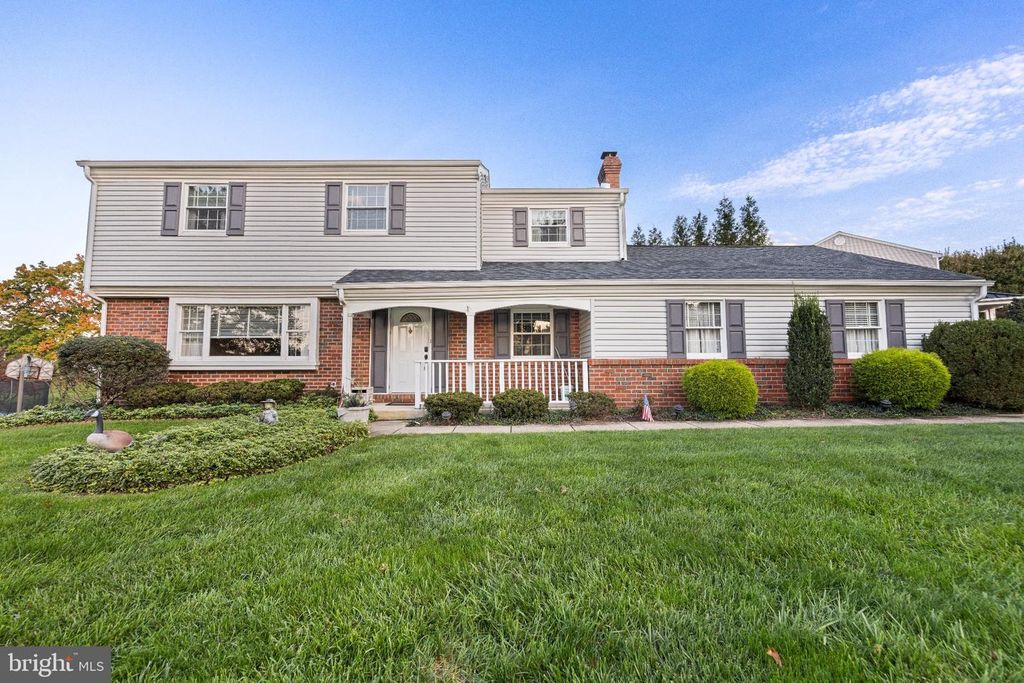 26 CARRIAGE HOUSE DR, Southampton, PA 18966