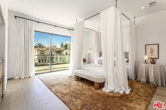 324 S Medio Drive, Los Angeles, CA 90049