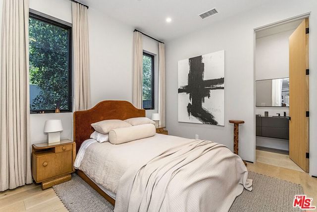 324 S Medio Drive, Los Angeles, CA 90049